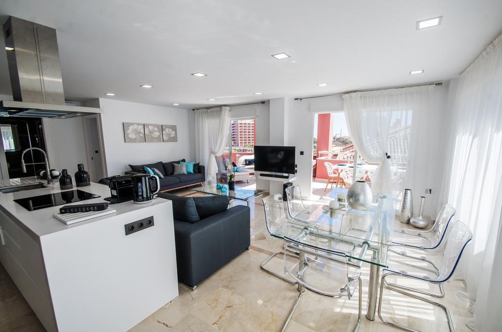 Gorgeous 170 Sq.M. Penthouse With Sea View Terraces Apartman Benalmádena Kültér fotó